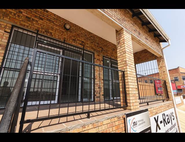 110M² BUSINESS CENTRE TO LET IN WESTCLIFF